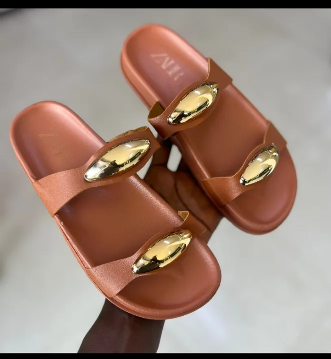Chinela feminina da Zara